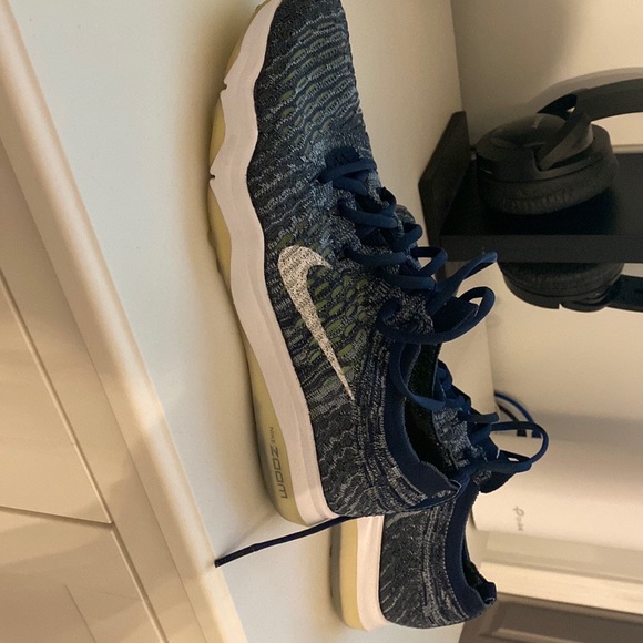 Nike - Picture 2 of 4